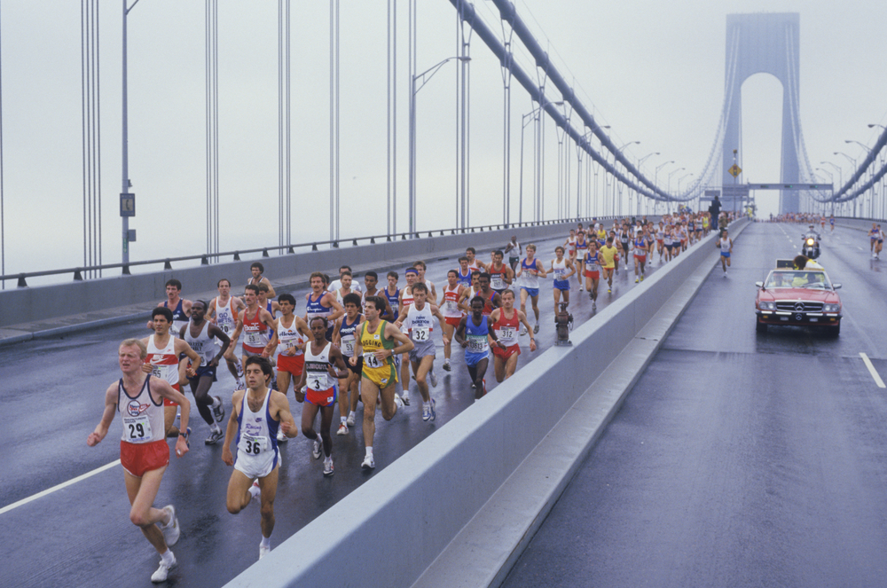 Lizenzfreie Stockfotonummer: 176536472 View of runners crossing Verrazano Bridge at the start of NY City Marathon