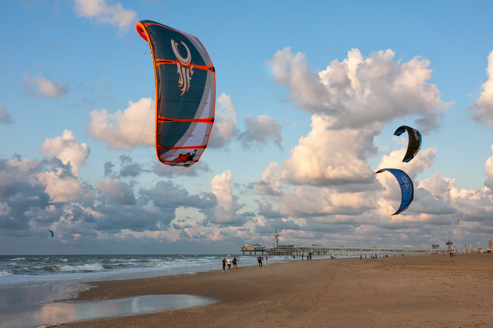 SCHEVENINGEN, THE NETHERLANDS - SEPTEMBER 29, 2008: Kite surfing at the beach of Scheveningen, the Netherlands